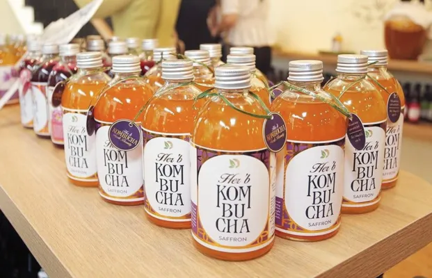 281026798_3210781572499126_14338-621x400-1 Lựa chọn Kombucha chất lượng là bước quan trọng để đạt được hiệu quả trẻ hóa