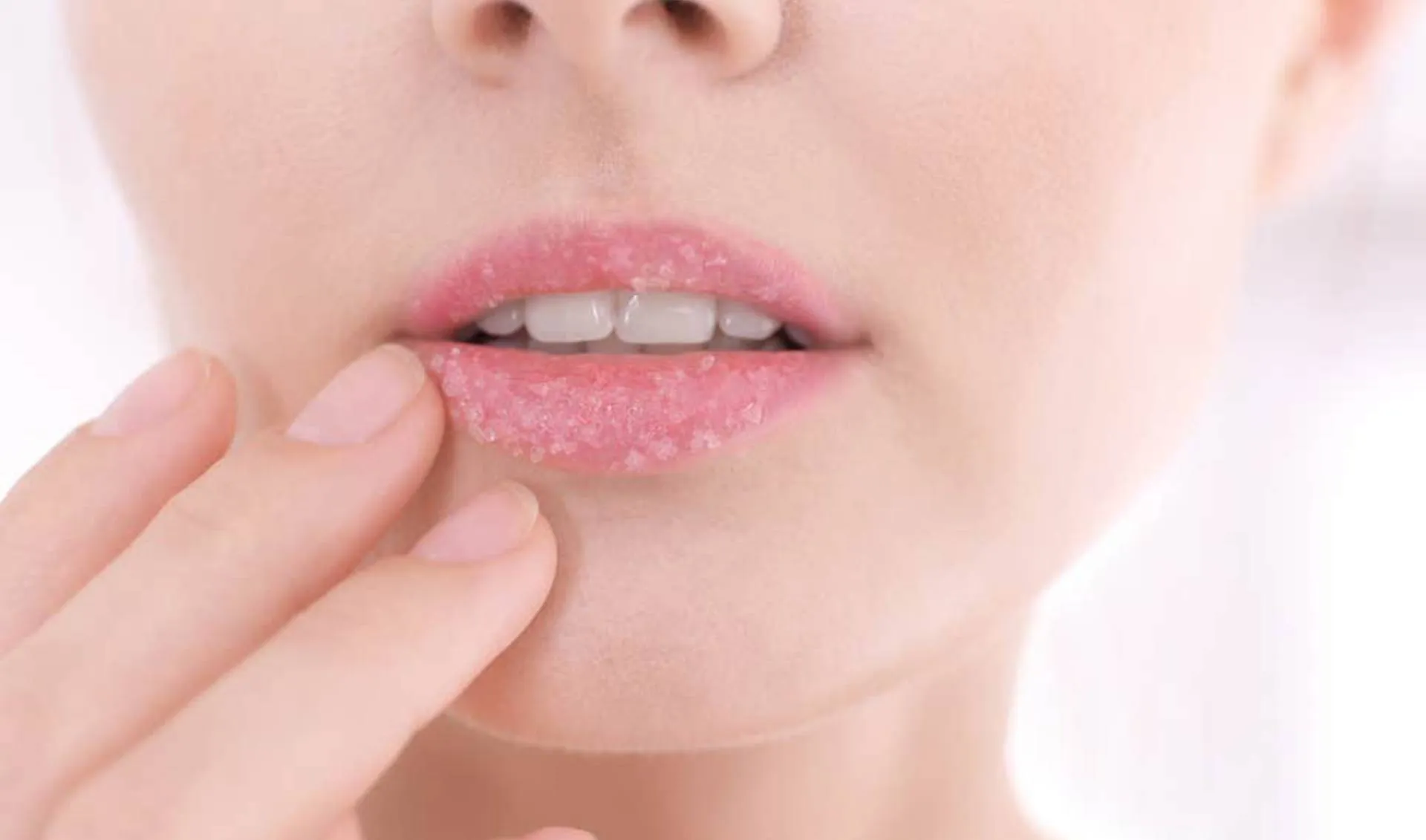 Đôi môi hồng hào và căng mọng là kết quả của quá trình chăm sóc đúng cách
