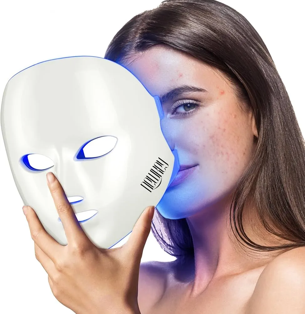 Sử dụng mặt nạ ánh sáng xanh đúng cách là chìa khóa để loại bỏ mụn viêm hiệu quả