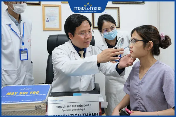 Hãy thăm khám bác sĩ nếu mụn đinh râu có dấu hiệu sưng to bất thường kèm sốt