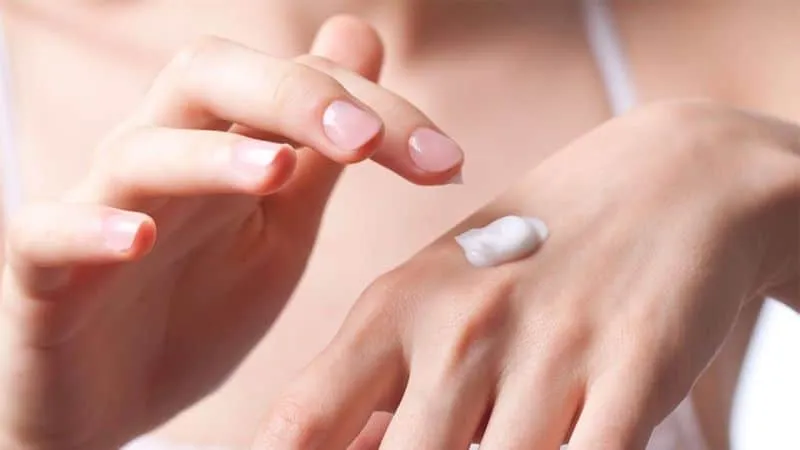 Kem chống nắng vật lý là vật bất ly thân của người bệnh bạch biến
