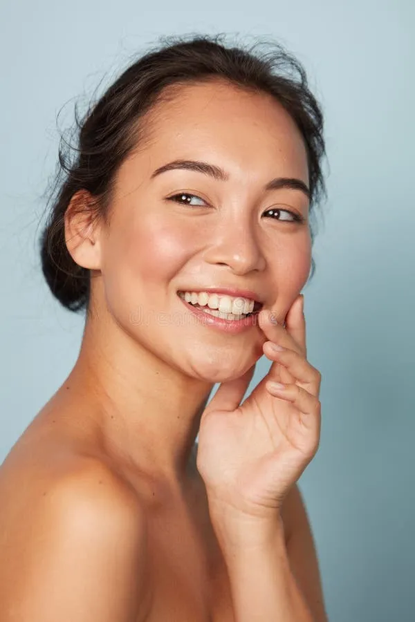 beauty-face-smiling-asian-woman-touching-healthy-skin-portrait-beautiful-happy-girl-model-fresh-glowing-hydrated-facial-skin-190414267 Làn da khỏe mạnh rạng rỡ nhờ sự chăm sóc đúng cách từ men vi sinh
