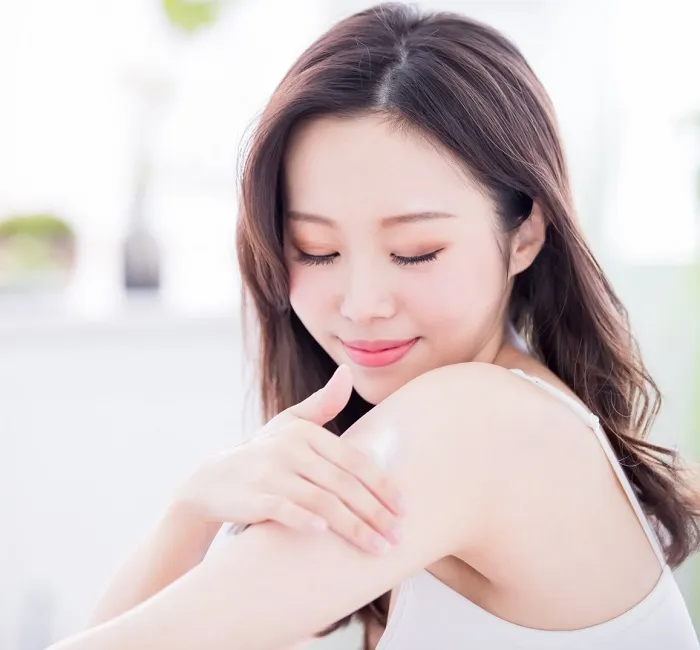 duong-da-body-trang-min-1 Làn da body trắng mịn là kết quả của quy trình chăm sóc khoa học với AHA và BHA