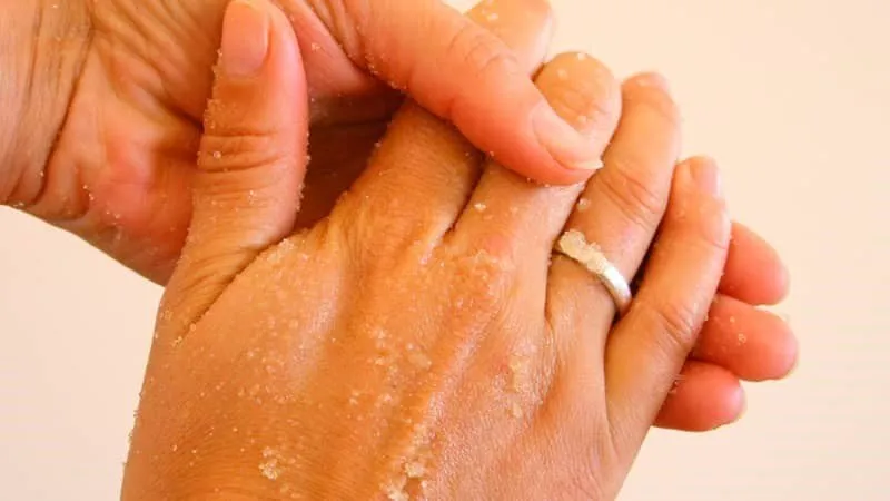 Chăm sóc tay đúng cách giúp ngăn ngừa các dấu hiệu lão hóa sớm