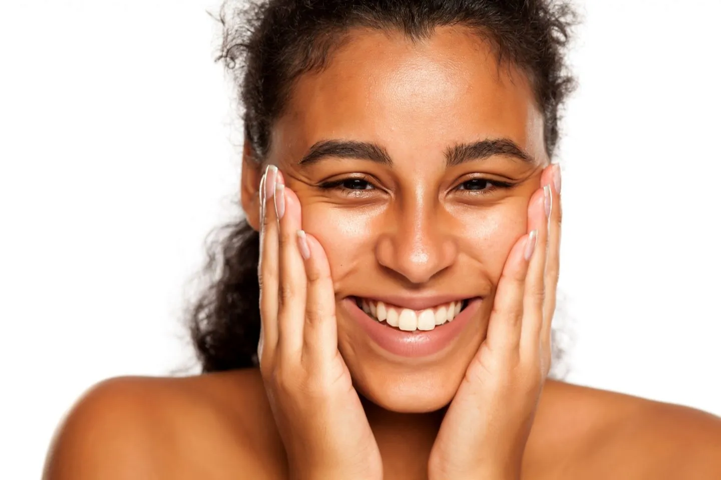face-massage-facial-1440x960-1 Sở hữu làn da rạng rỡ và tinh thần sảng khoái nhờ massage đúng cách