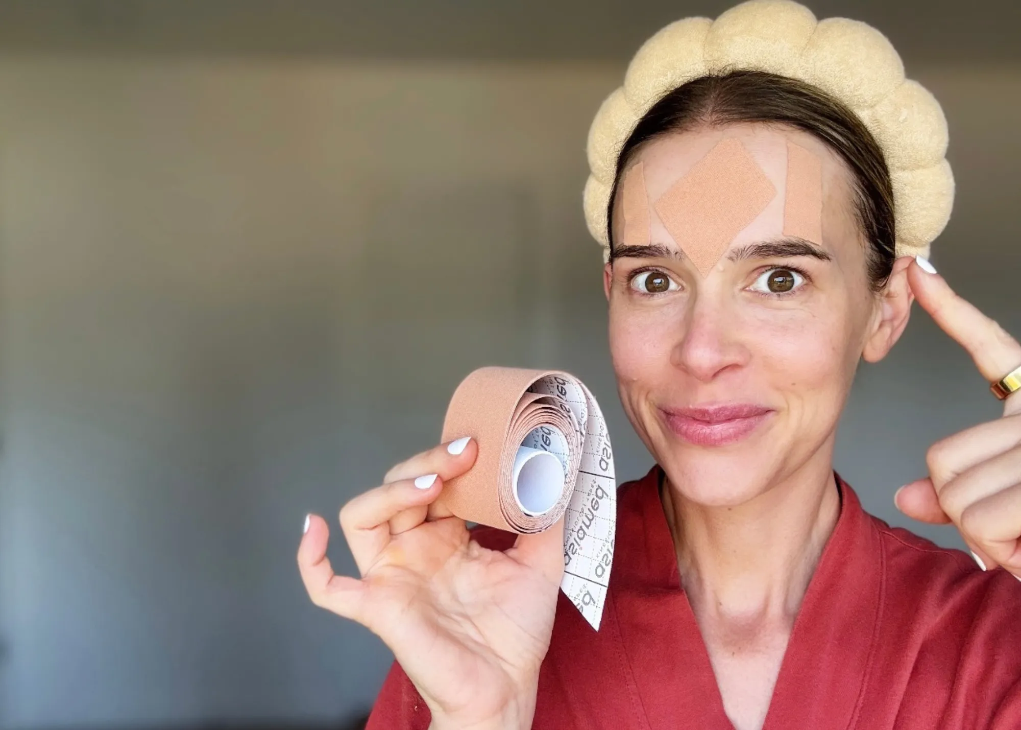 Face Taping Dùng Băng Dính Nâng Cơ Mặt Khi Ngủ là xu hướng làm đẹp nhận được nhiều sự quan tâm