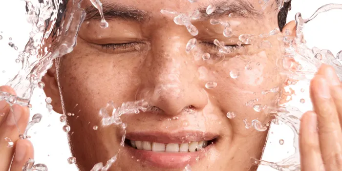 foaming-cleanser-blog3 Làm sạch da đúng cách là bước tiên quyết trong điều trị mụn nội tiết