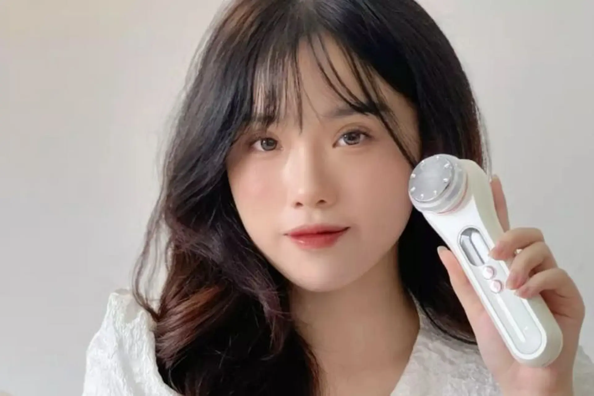 Thao tác di chuyển máy đúng cách giúp nâng cơ và đẩy sâu dưỡng chất