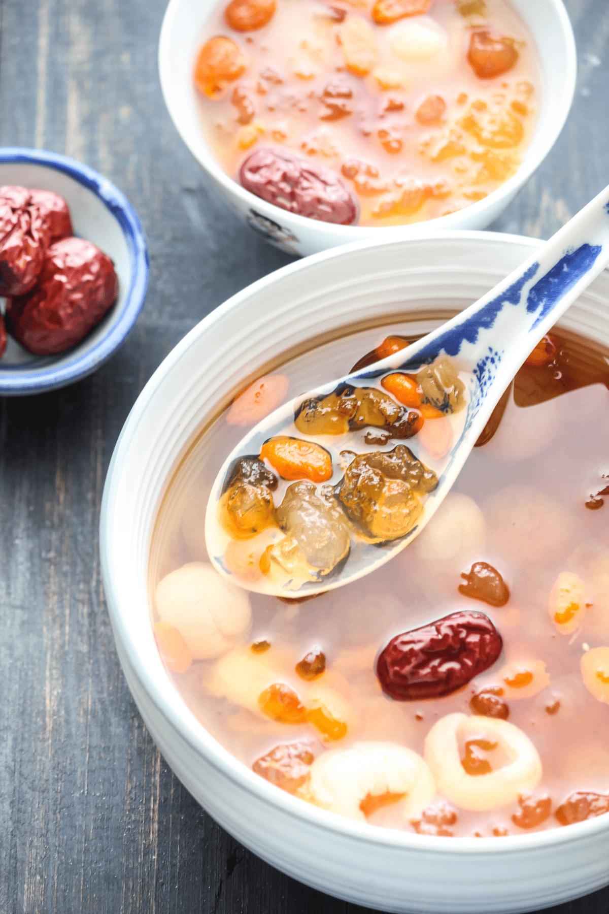 Nguyên liệu nhựa đào và tuyết yến thượng hạng trước khi chế biến