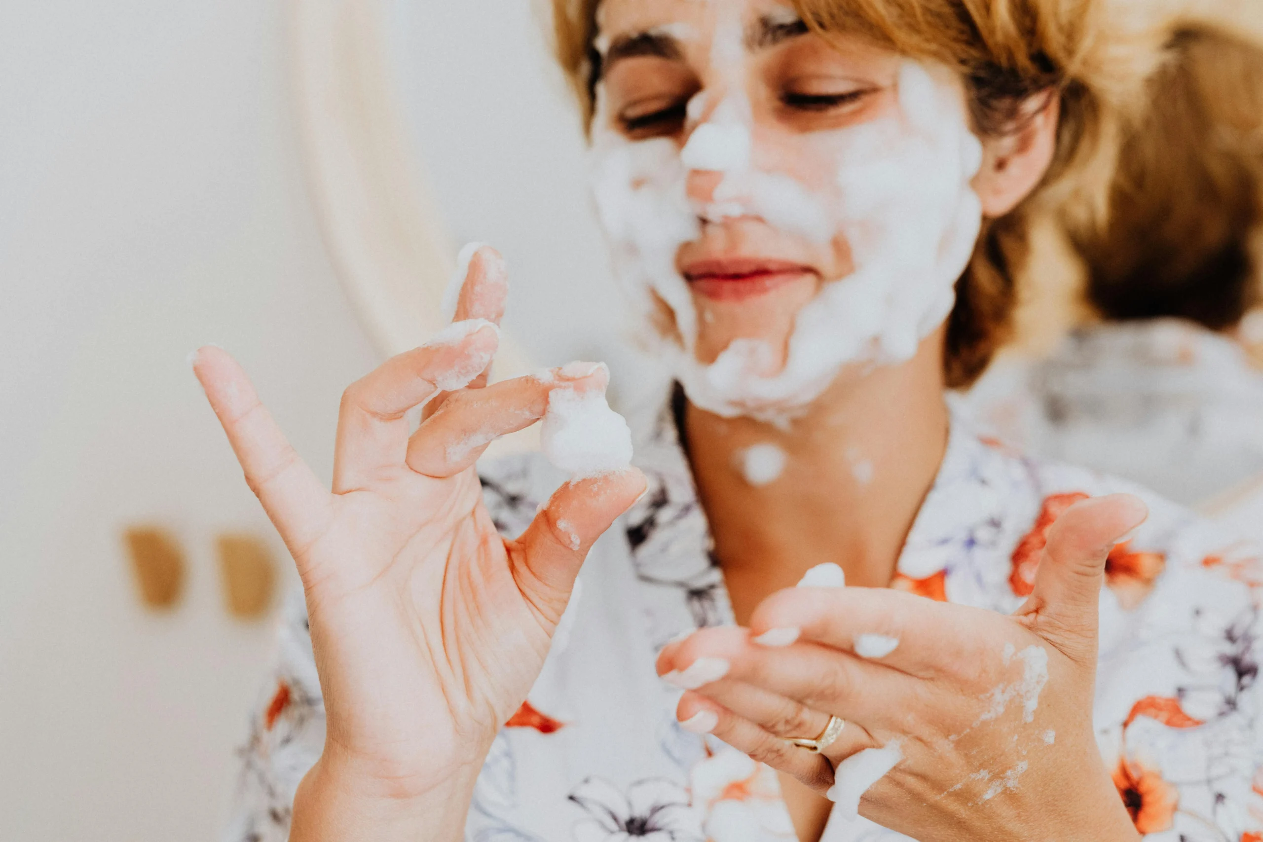 Mặt nạ sủi bọt chứa than bùn đang là xu hướng chăm sóc da được nhiều tín đồ làm đẹp ưa chuộng