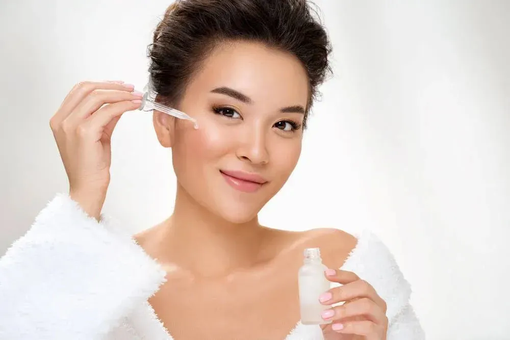 Sử dụng hoạt chất đặc trị đúng cách giúp giải quyết tận gốc các nguyên nhân gây mụn