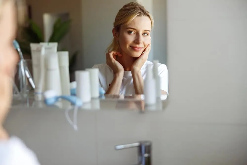 skincare-routine-2 Quy trình skincare sáng nhanh gọn giúp phụ nữ công sở tự tin và rạng rỡ hơn