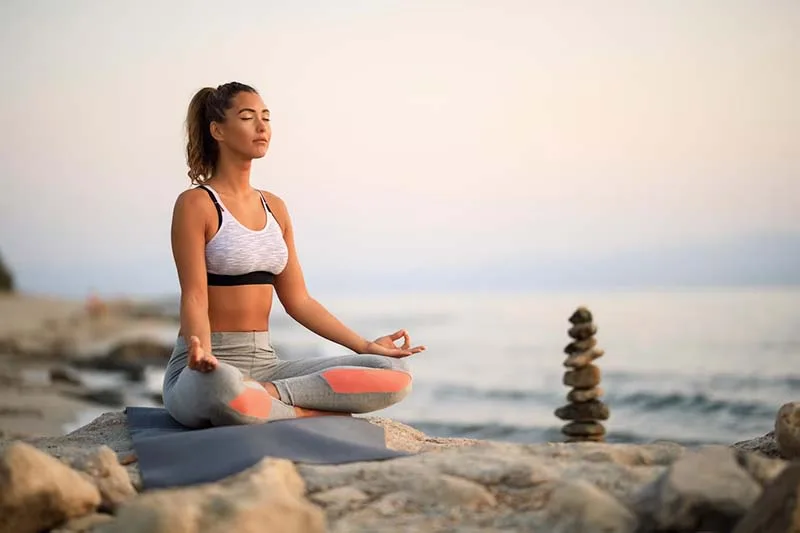 thien-trong-yoga-4-1-jpg Sự kết hợp giữa chăm sóc da đúng cách và quản lý căng thẳng là chìa khóa cho vẻ đẹp bền vững