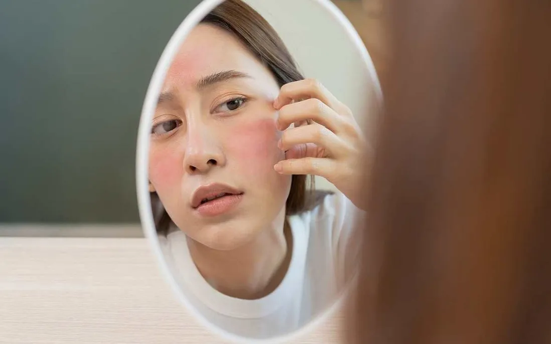 Việc xác định đúng nguyên nhân gây kích ứng là bước tiên quyết để phục hồi làn da hiệu quả