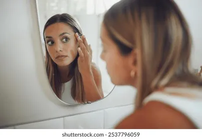 Tình trạng nổi mụn do nhũ hóa dầu tẩy trang sai cách là vấn đề phổ biến của nhiều người